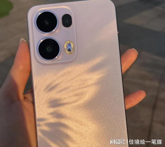 生活的新伙伴成为现代生活必不可少的伙伴j9九游真人游戏第一品牌智能手机：便捷(图1)